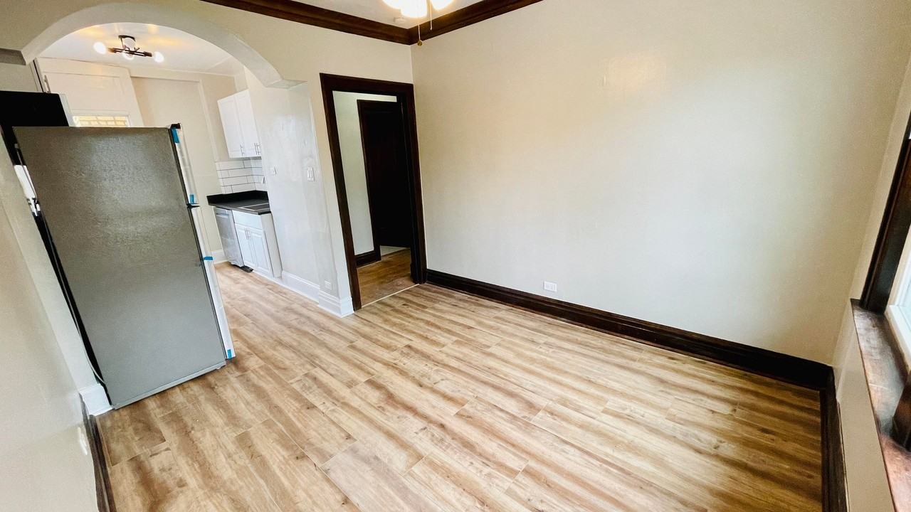 4211 N Linder Ave #1 - Photo 6 of 11