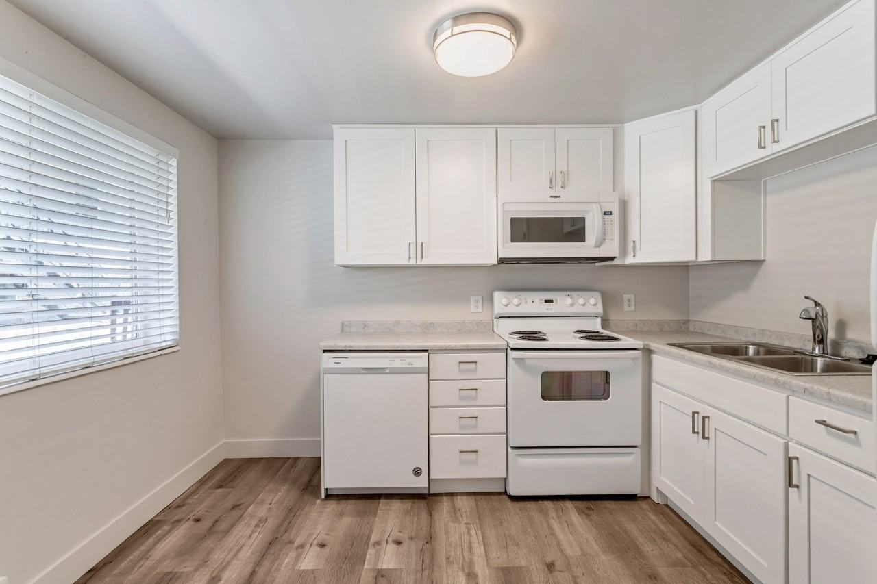 2115 S St #A - Photo 2 of 15