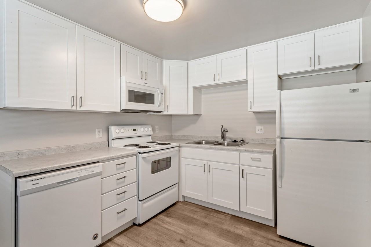 2115 S St #A - Photo 3 of 15