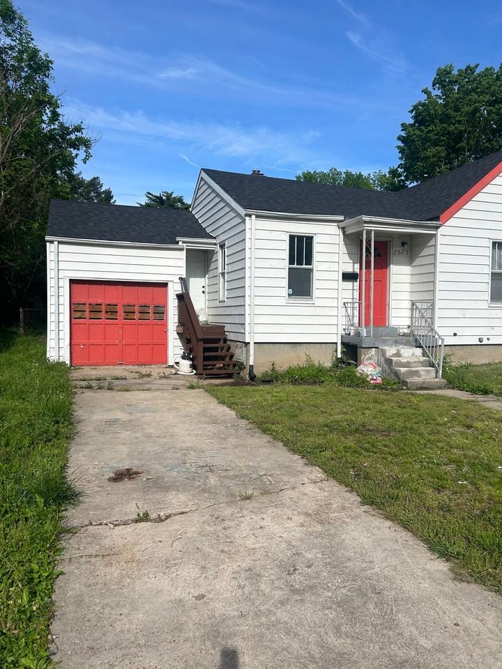 2525 Tyrell Dr - Photo 4 of 20
