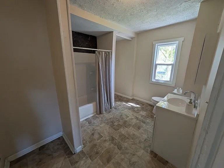 60 N Harris Ave - Photo 4 of 11