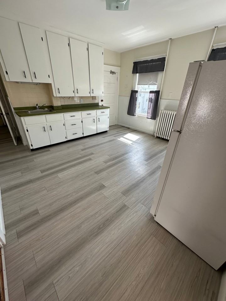 213 Pine St #2 - Photo 4 of 8