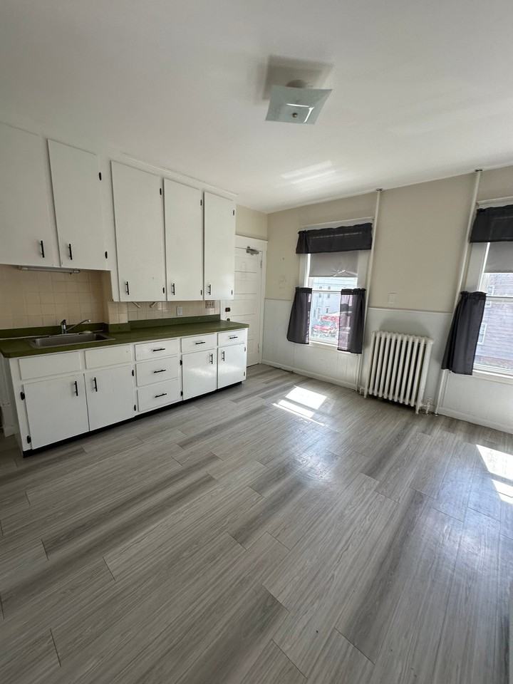 213 Pine St #2 - Photo 5 of 8