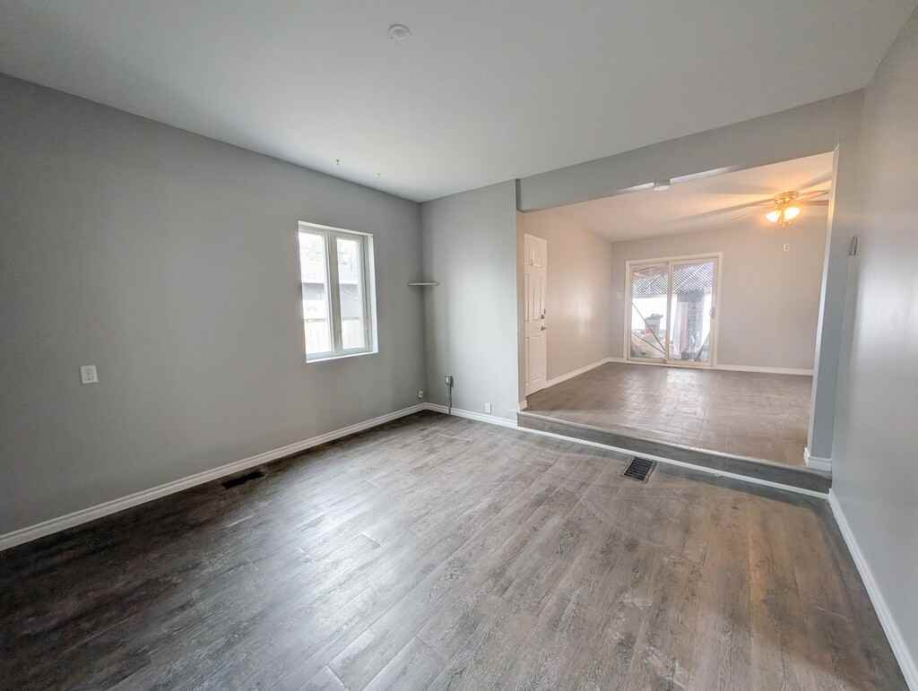 53 Vine St S - Photo 3 of 16