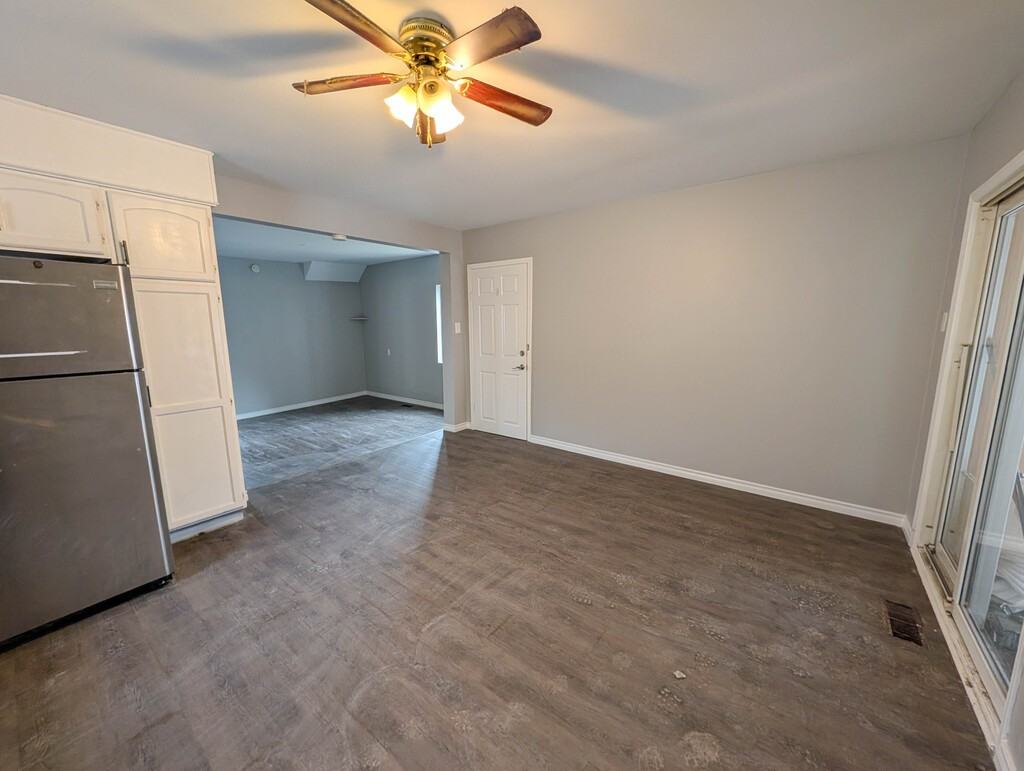 53 Vine St S - Photo 7 of 16