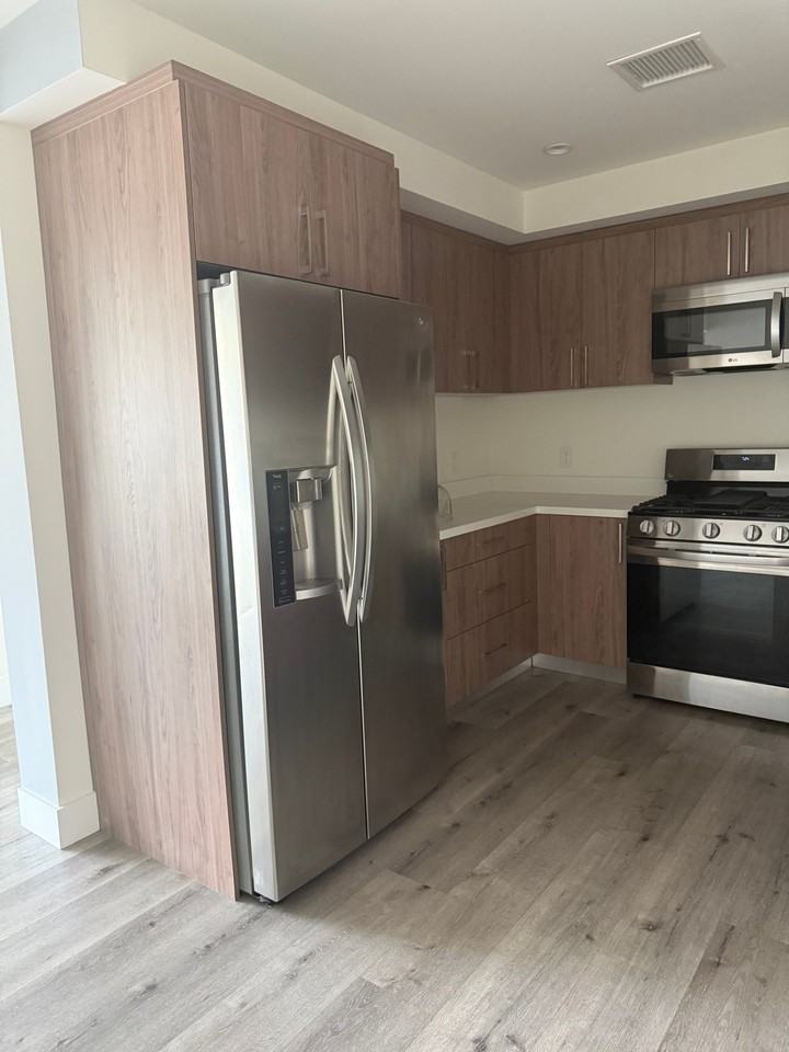 5923 Laurel Canyon Blvd #401 - Photo 6 of 20