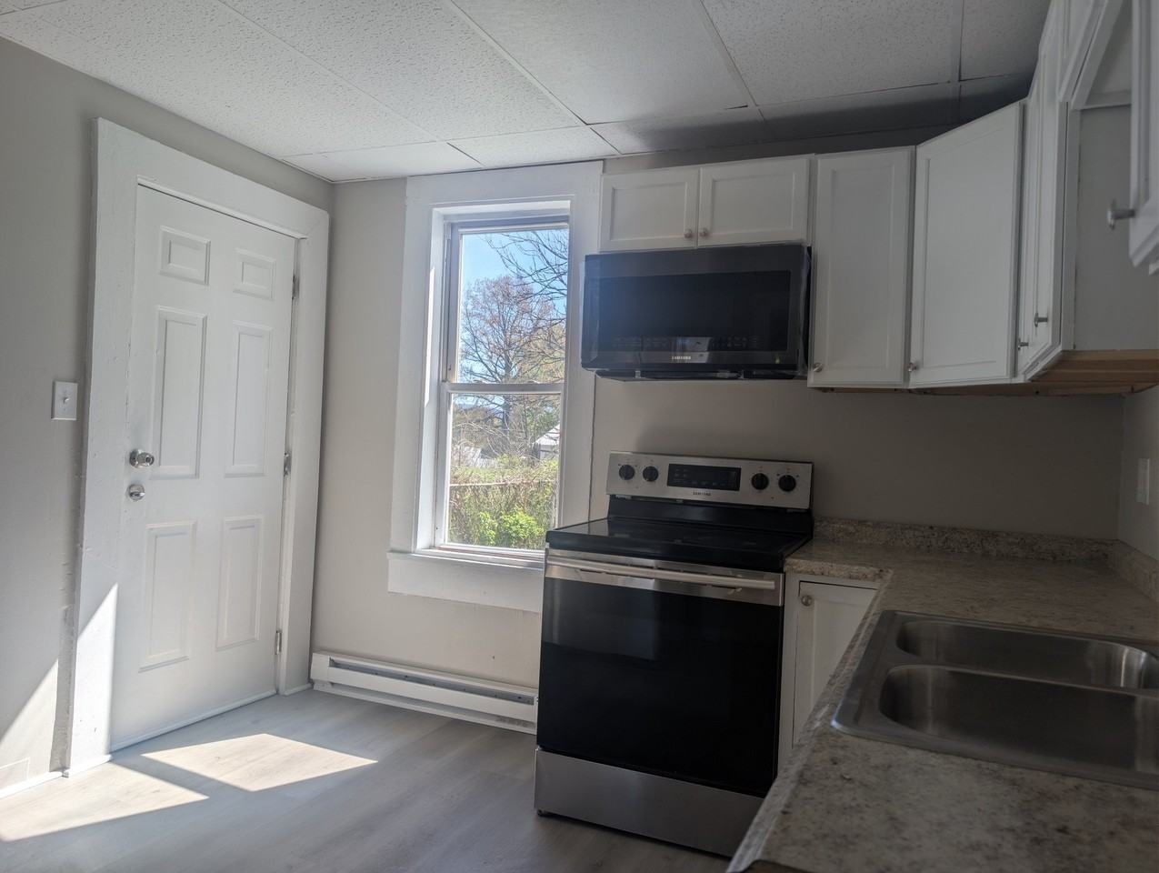 502 Marion St - Photo 7 of 17