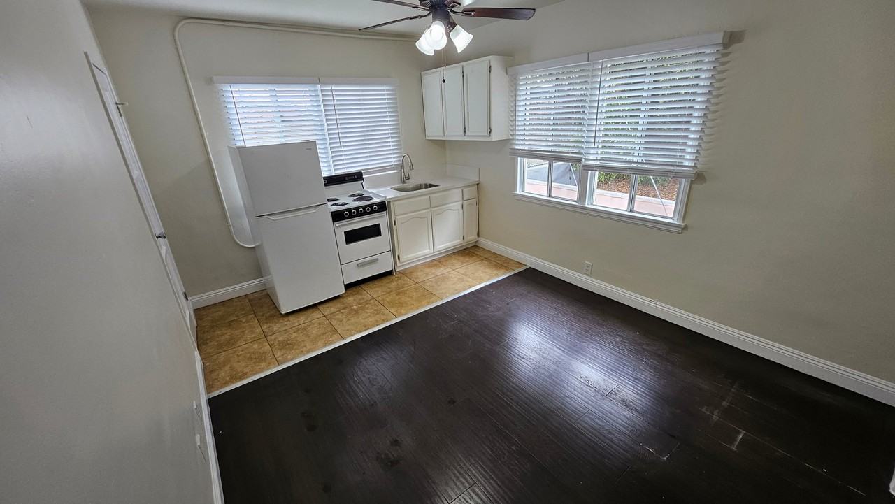 527 N Alexandria Ave #8 - Photo 3 of 18