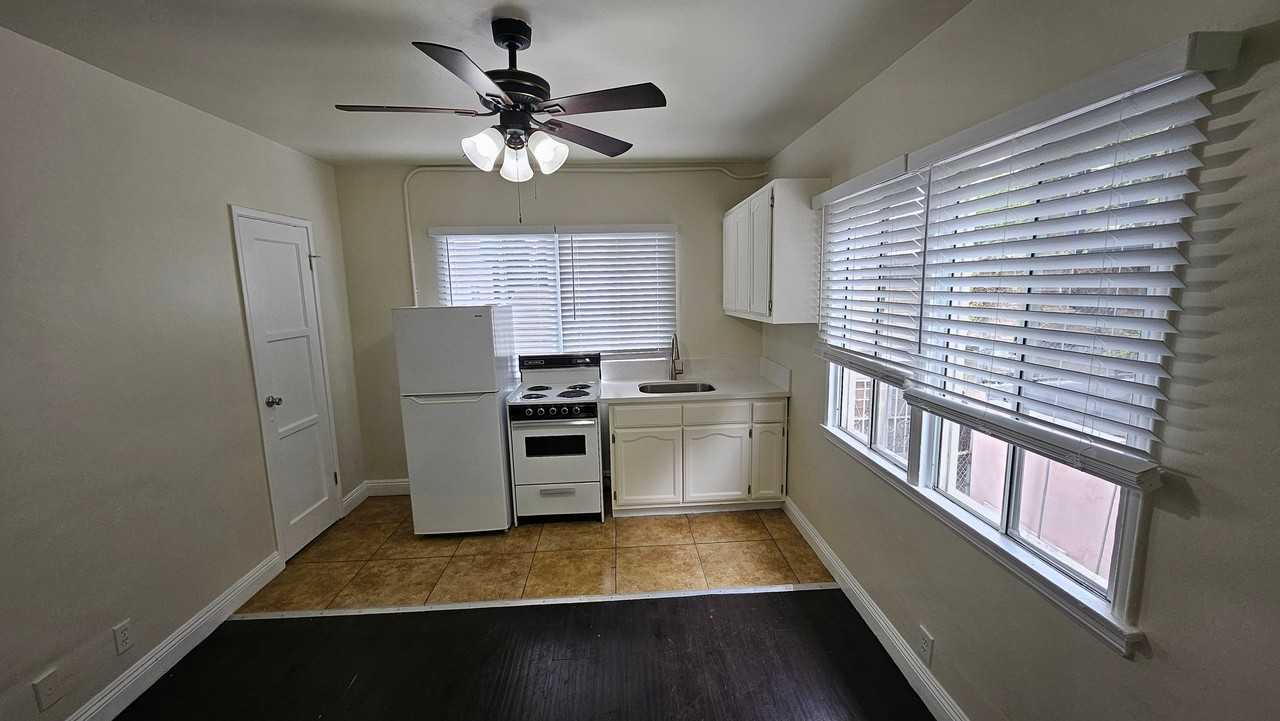 527 N Alexandria Ave #8 - Photo 6 of 18