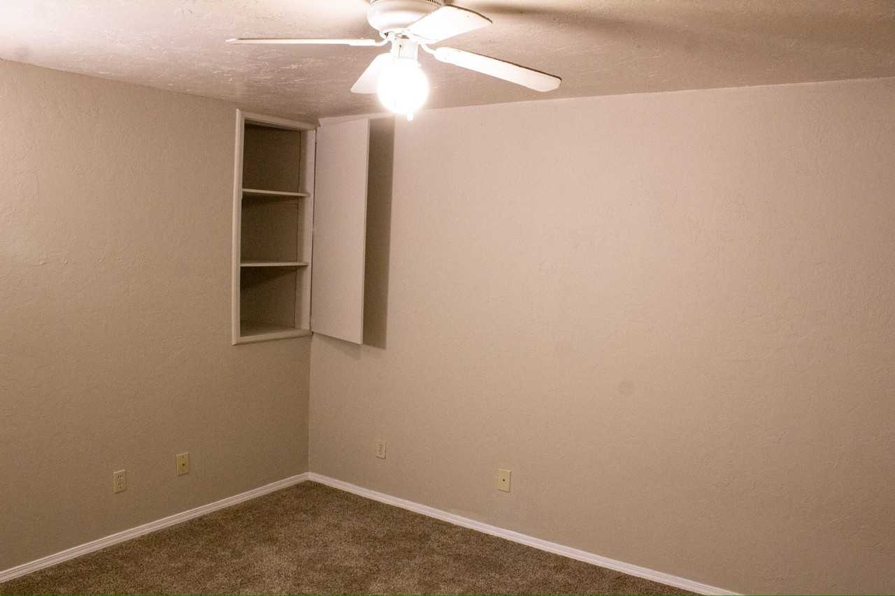 1329 Eastgate Dr - Photo 2 of 17