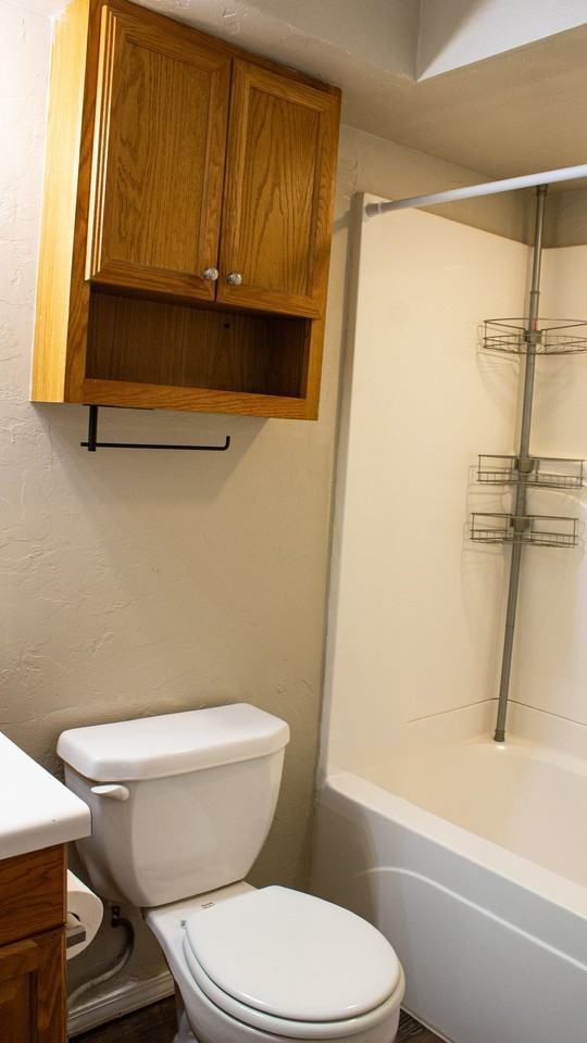 1329 Eastgate Dr - Photo 4 of 17