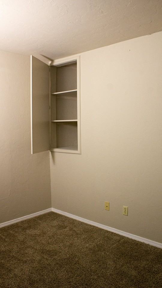 1329 Eastgate Dr - Photo 7 of 17