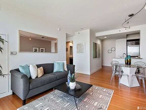 425 1st St #11 - Photo 3 of 16