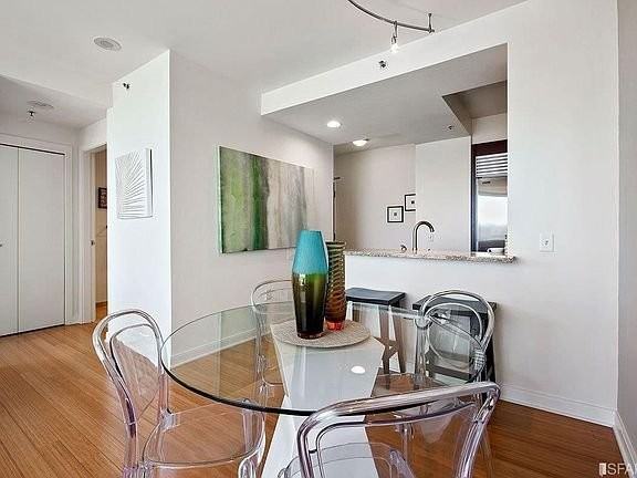 425 1st St #11 - Photo 5 of 16