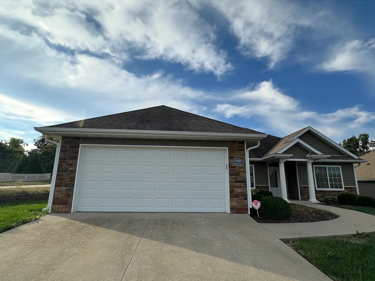 4500 Weybridge Dr - Photo 2 of 8