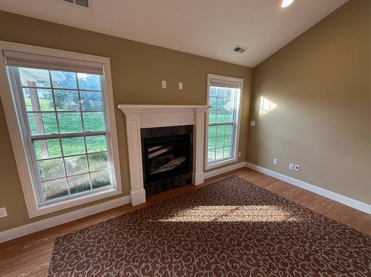 4500 Weybridge Dr - Photo 4 of 8