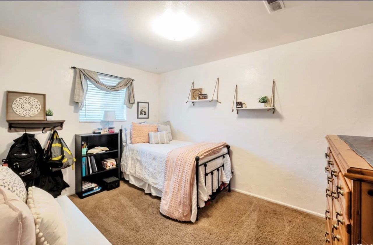 1228 Nw - Photo 3 of 9