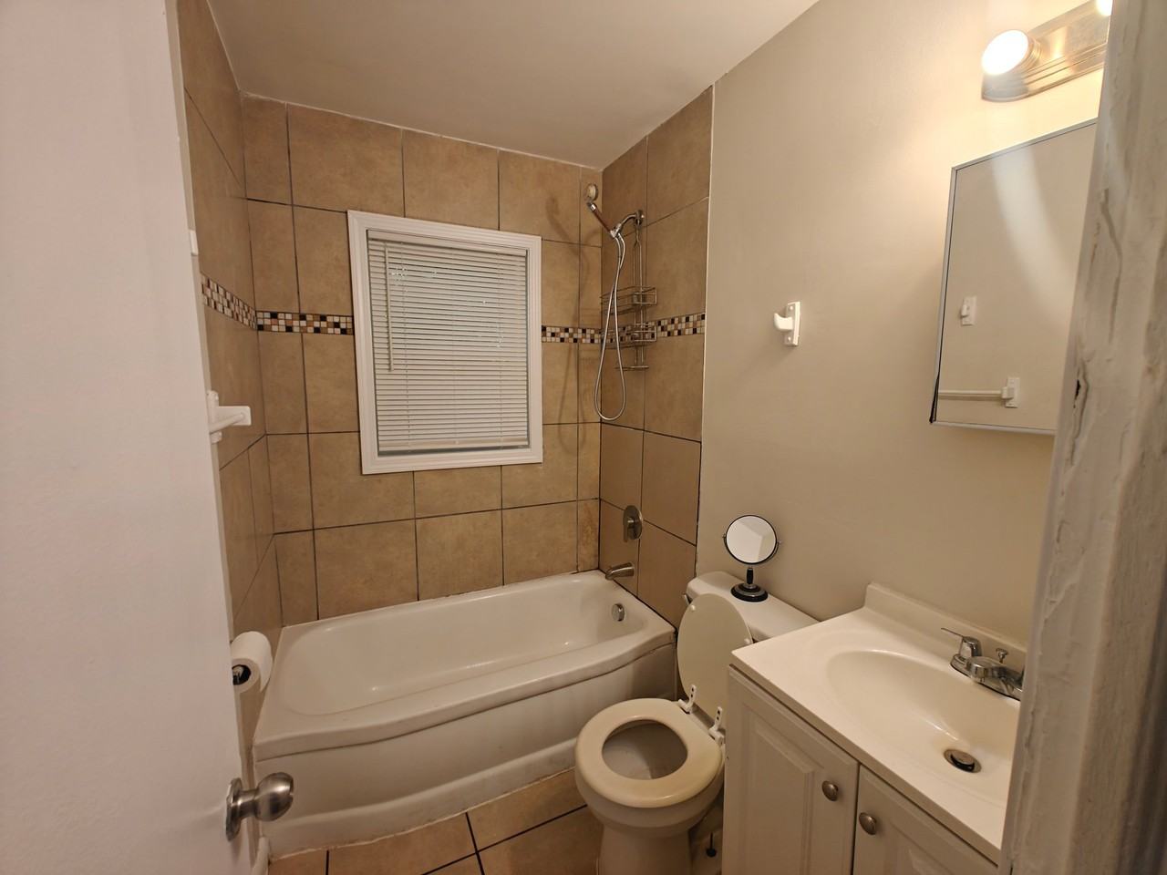 2217 Custer St #1 - Photo 3 of 14