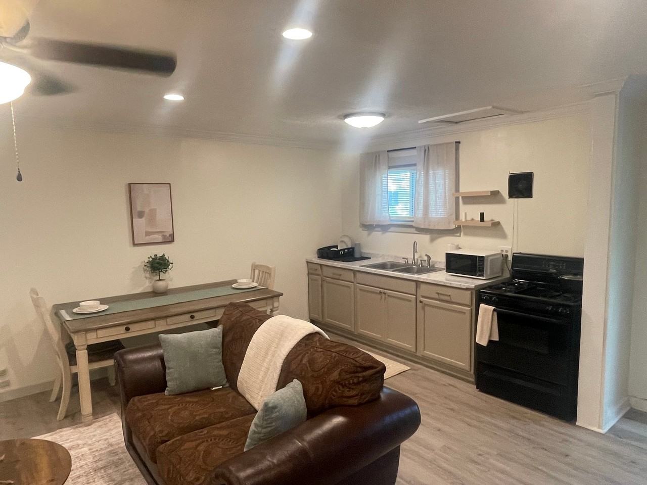 2401 1/2 Amelia Ave - Photo 2 of 7