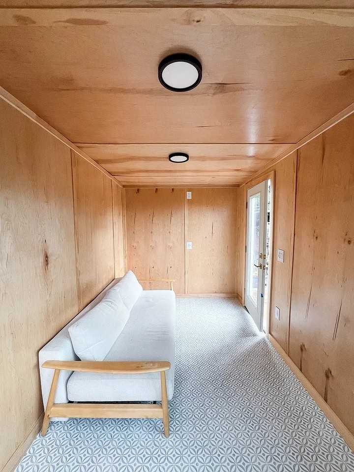 647 Academy Rd - Photo 7 of 17