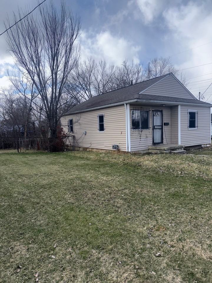 3221 Burgess St - Photo 4 of 20