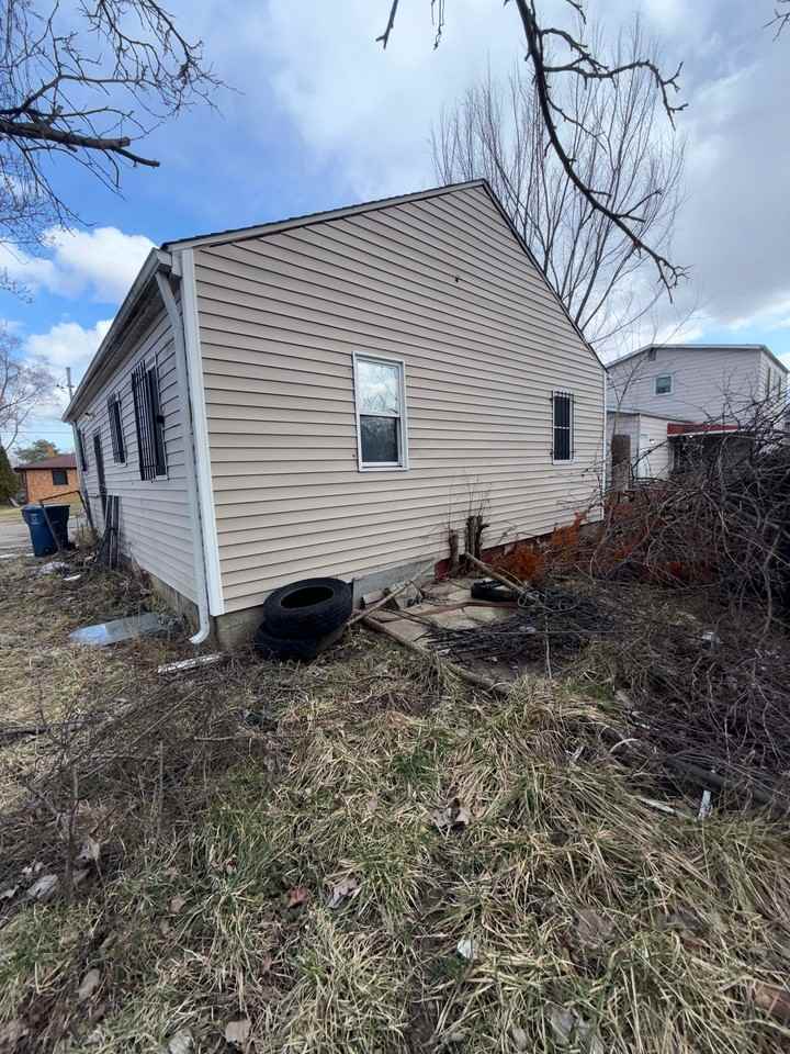 3221 Burgess St - Photo 7 of 20