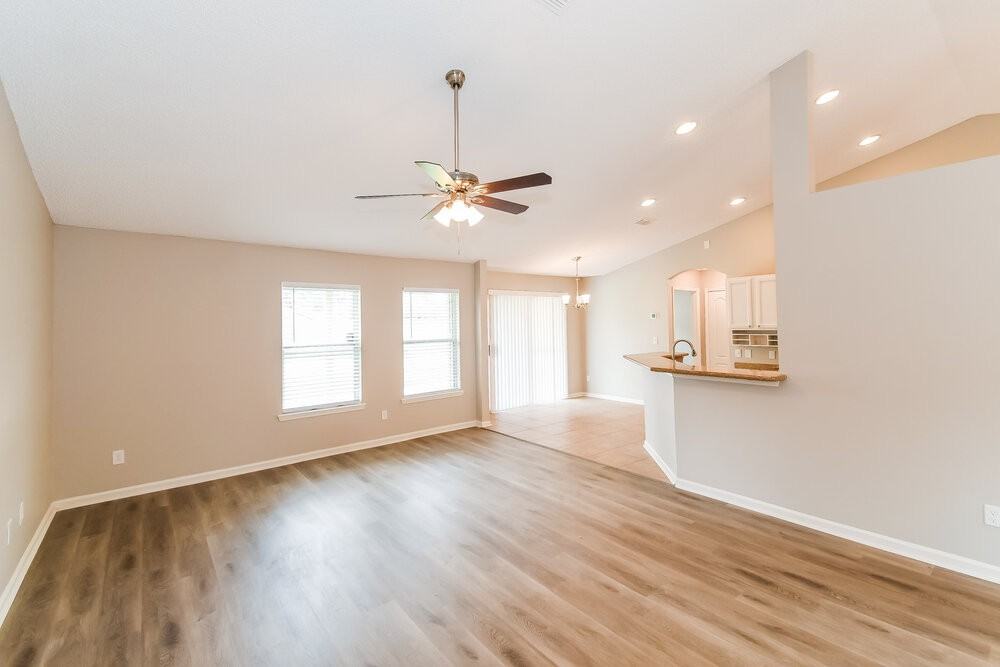 1266 Summit Oaks Dr E - Photo 5 of 19