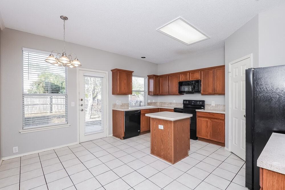 8300 Orleans Ln - Photo 7 of 17