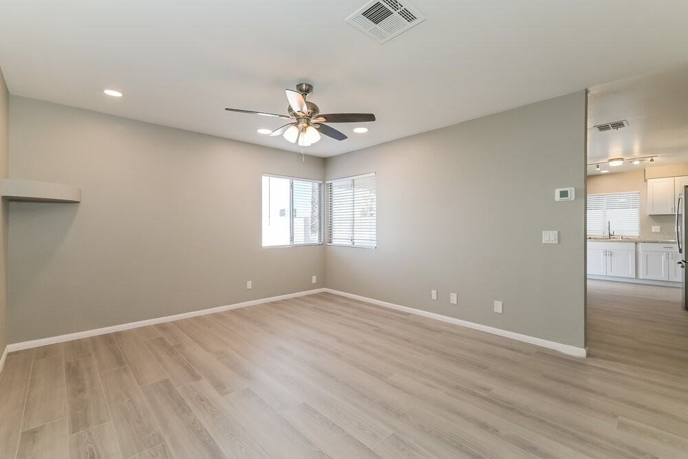 364 Toyabe St - Photo 4 of 19