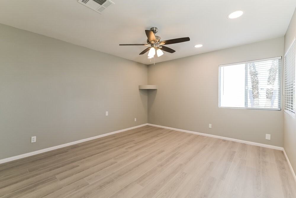 364 Toyabe St - Photo 6 of 19