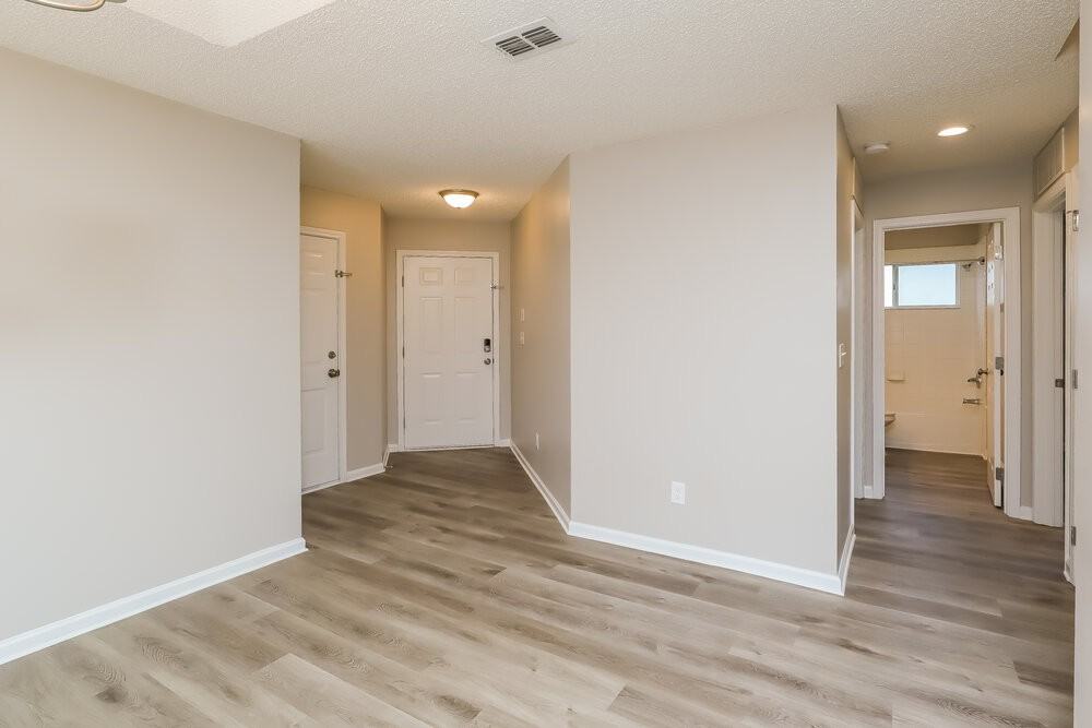 2978 Centerwood Dr - Photo 3 of 19