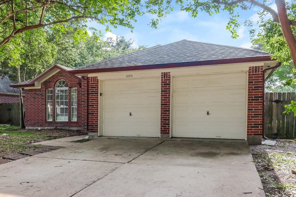 1034 Canterbury Dr - Photo 3 of 21