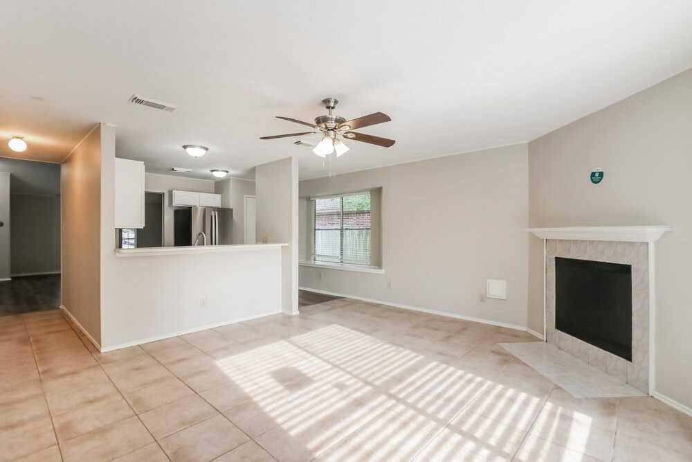 1034 Canterbury Dr - Photo 4 of 21