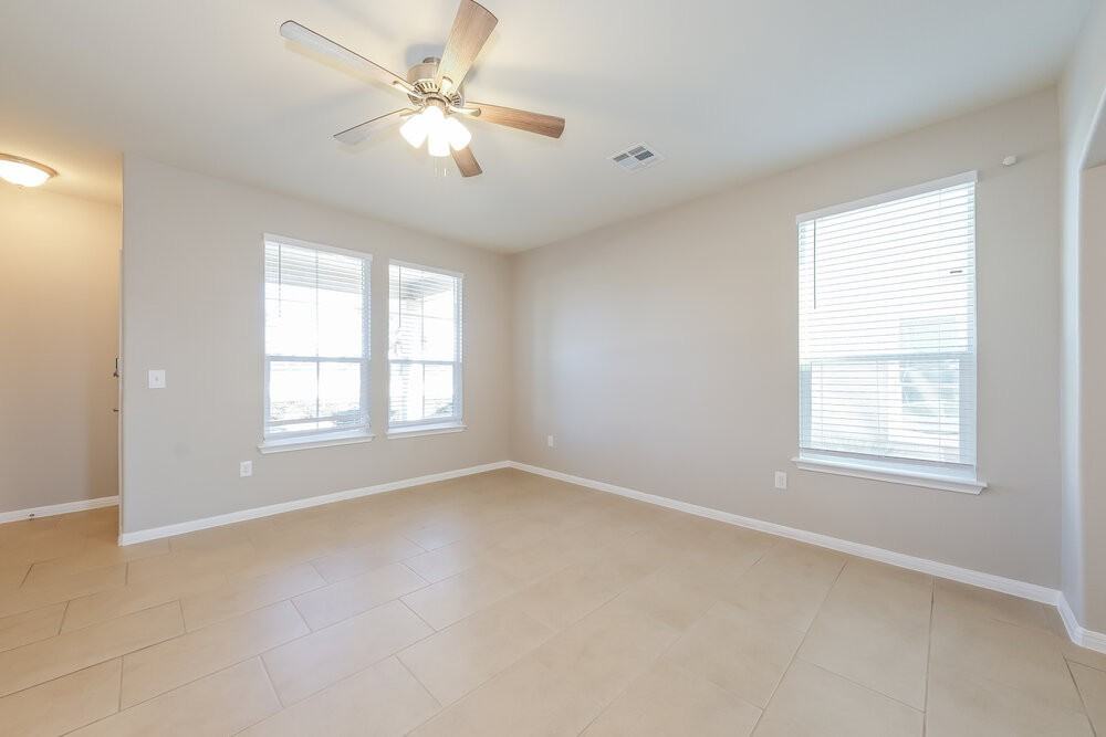415 N Heatherwilde Blvd - Photo 7 of 20