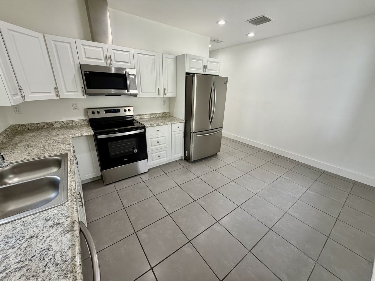 1741 Nw 68th St #FR - Photo 2 of 12
