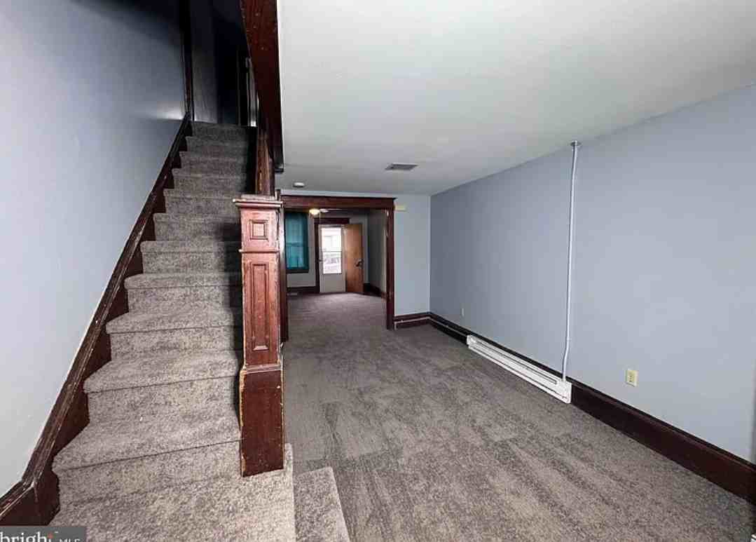 325 New Castle St #325 - Photo 4 of 10