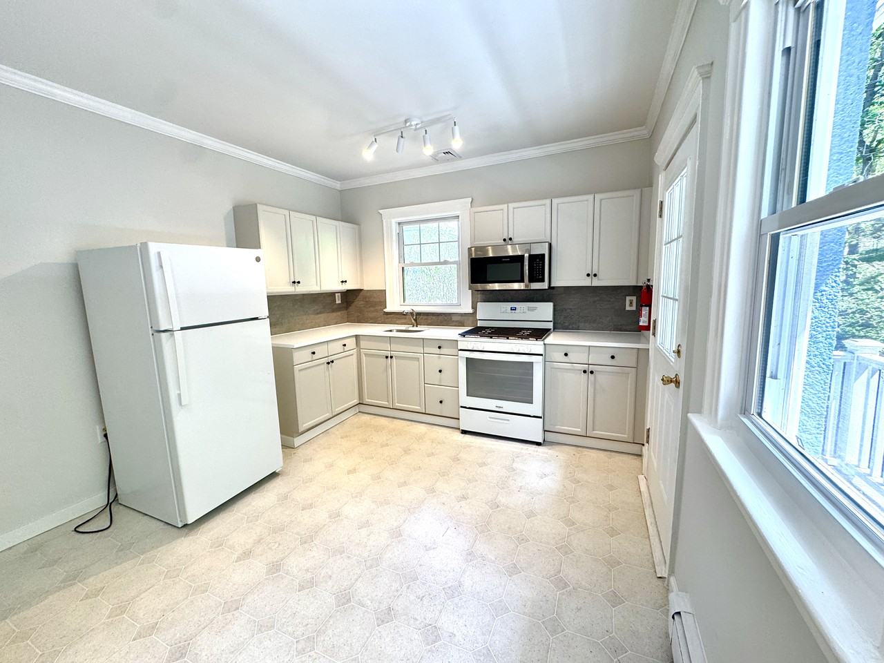 50 Western Ave #2L - Photo 3 of 28