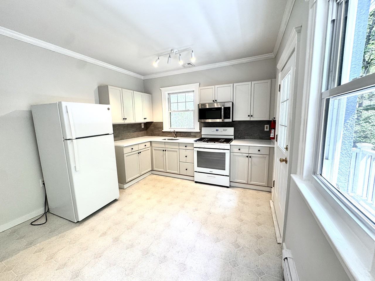 50 Western Ave #2L - Photo 5 of 28