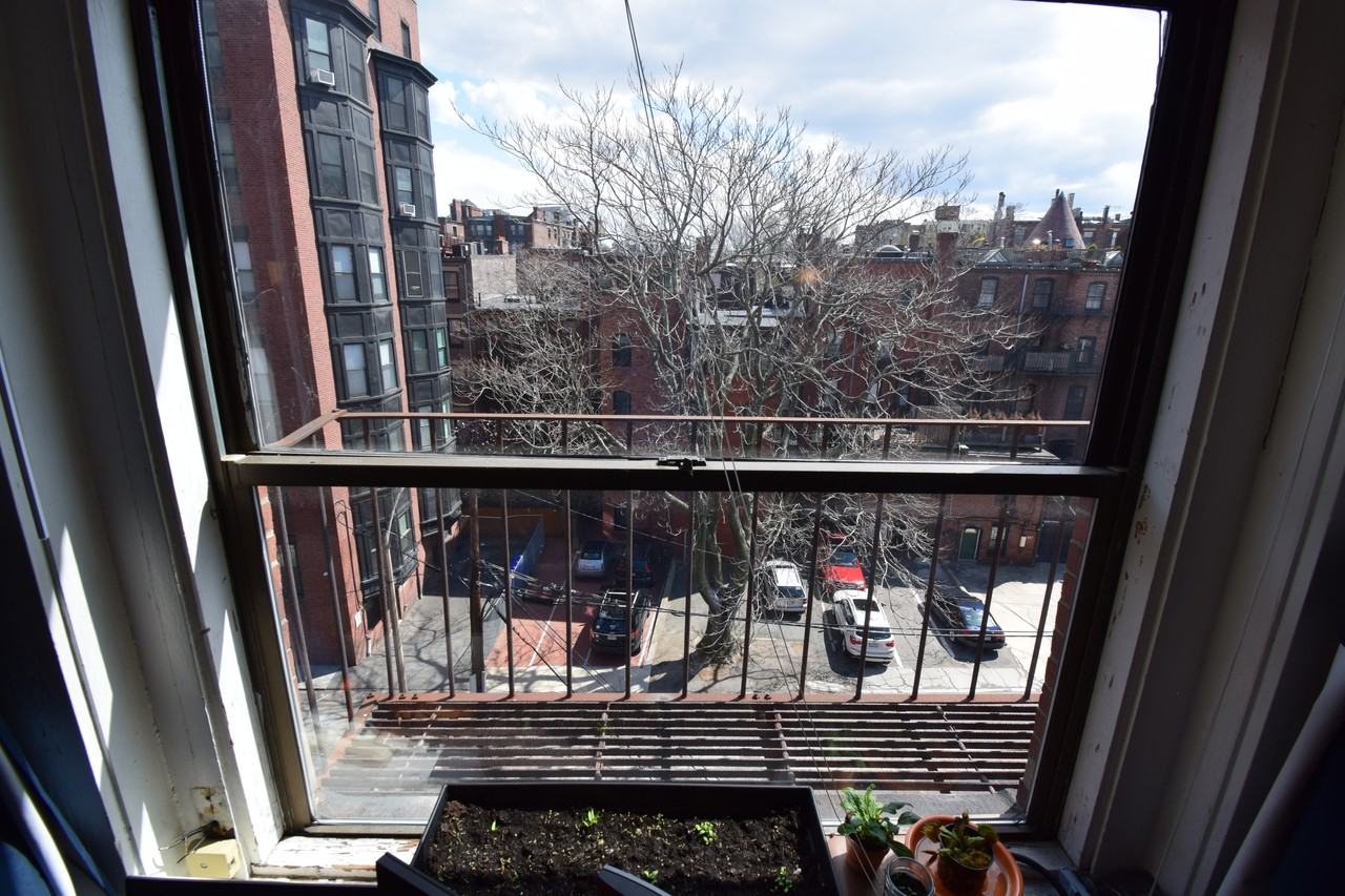 503 Beacon St #8 - Photo 4 of 10