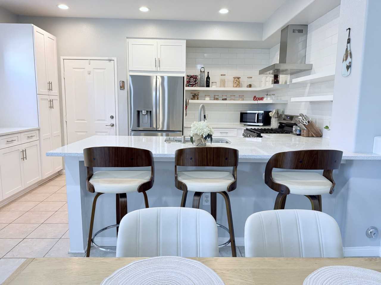 3014 N Oxnard Blvd #NA - Photo 2 of 19