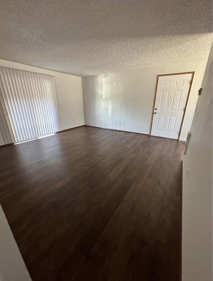 11111 Ne 48th Cir #D - Photo 6 of 16