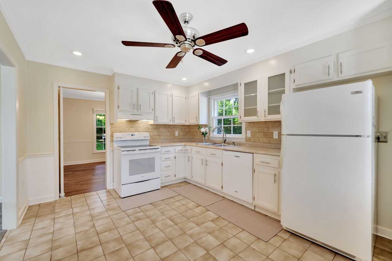 901 Winter Wood Dr - Photo 7 of 35