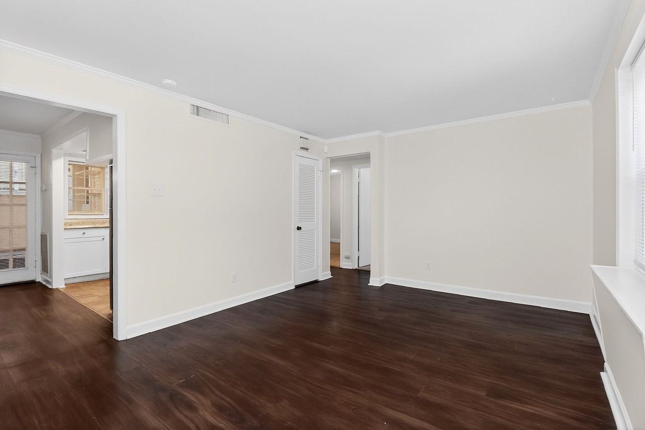920 Mcalway Rd Apt A - Photo 4 of 20