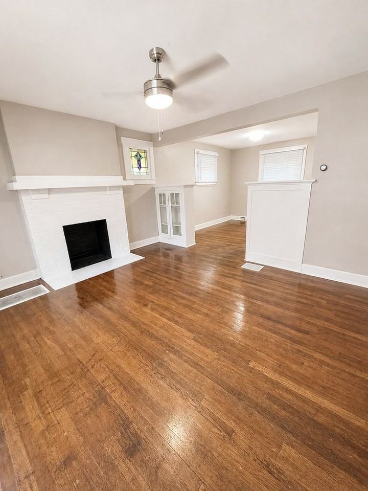 *** Mt. Lebanon Duplex for Rent with Front and Back Porch * Pet Friendly Apartment * Walk to the T * Renovated *** - Photo 2 of 24