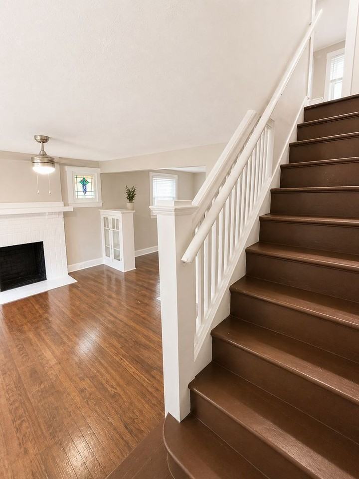 *** Mt. Lebanon Duplex for Rent with Front and Back Porch * Pet Friendly Apartment * Walk to the T * Renovated *** - Photo 3 of 24