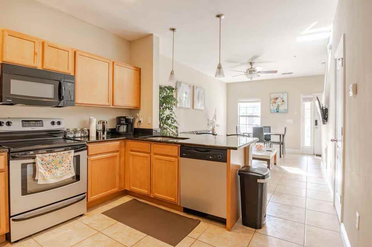2960 Sw 35th Pl - Photo 3 of 26