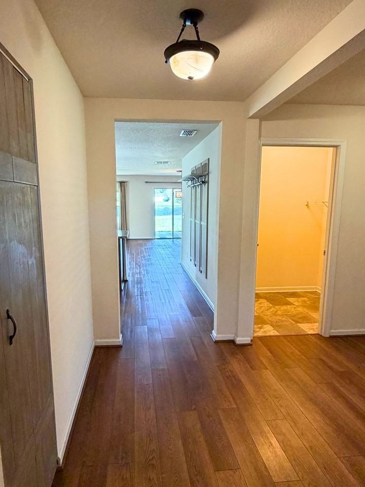 227 Brooklet Cir - Photo 4 of 36