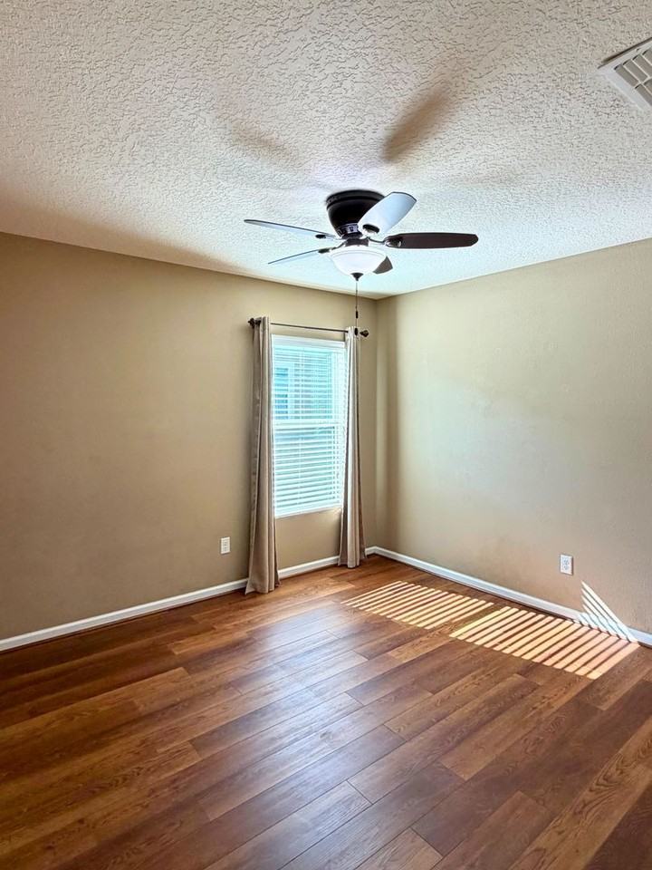 227 Brooklet Cir - Photo 5 of 36