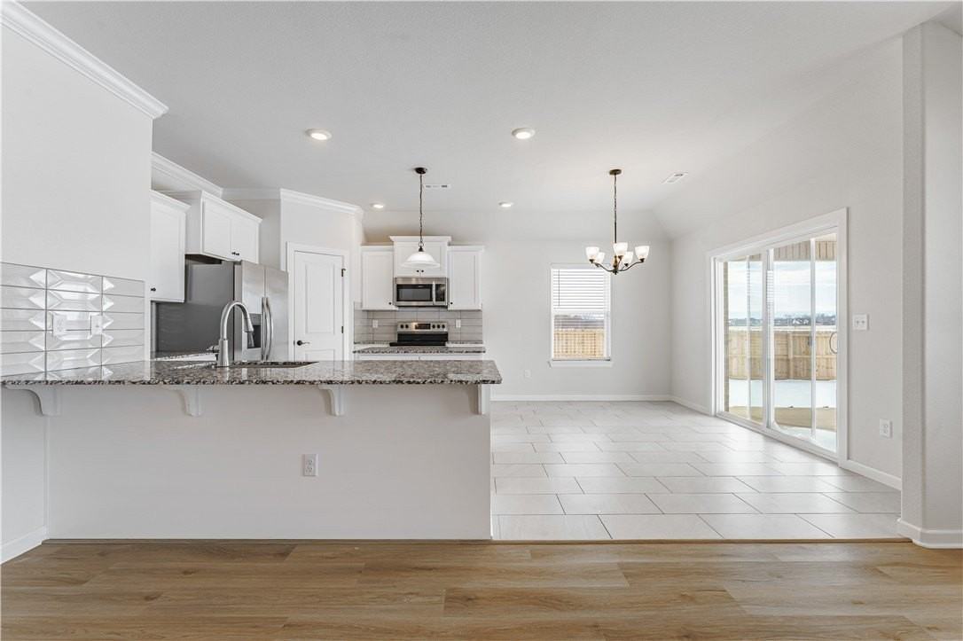 317 S Nightfall Ave - Photo 5 of 31