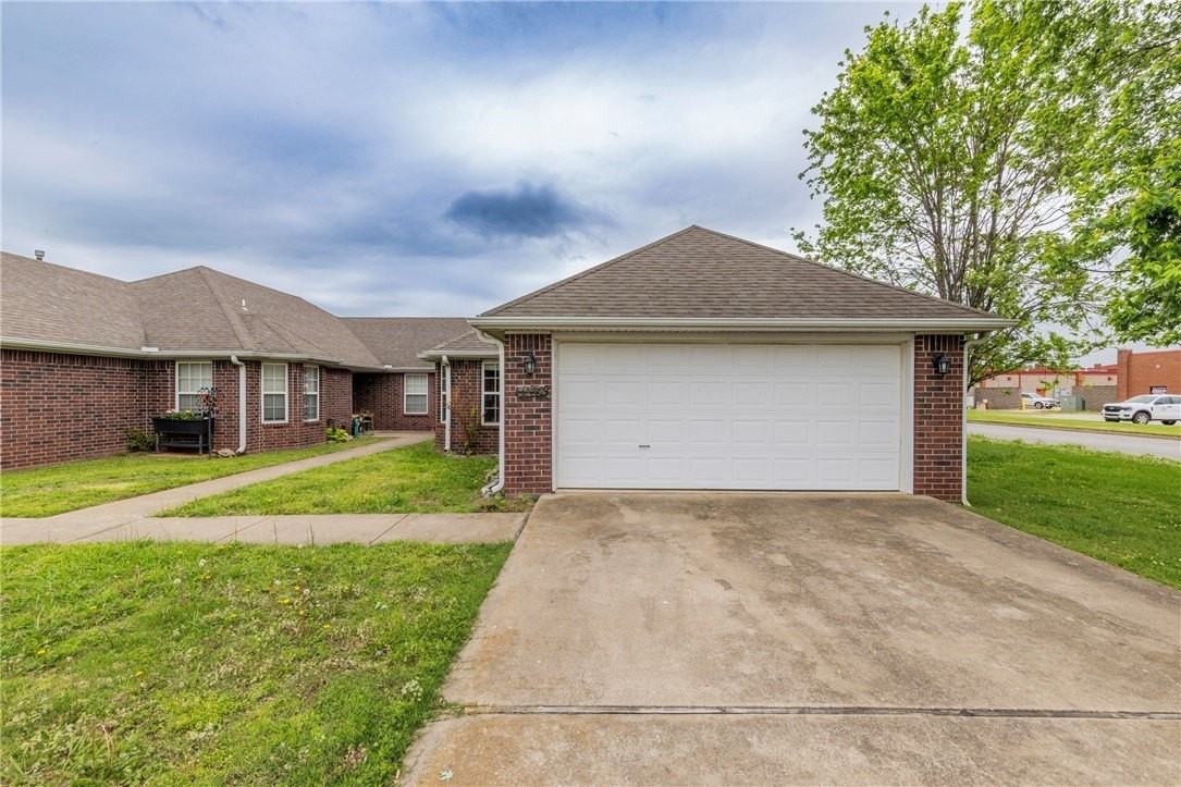 255B Ravenwood Blvd - Photo 2 of 18